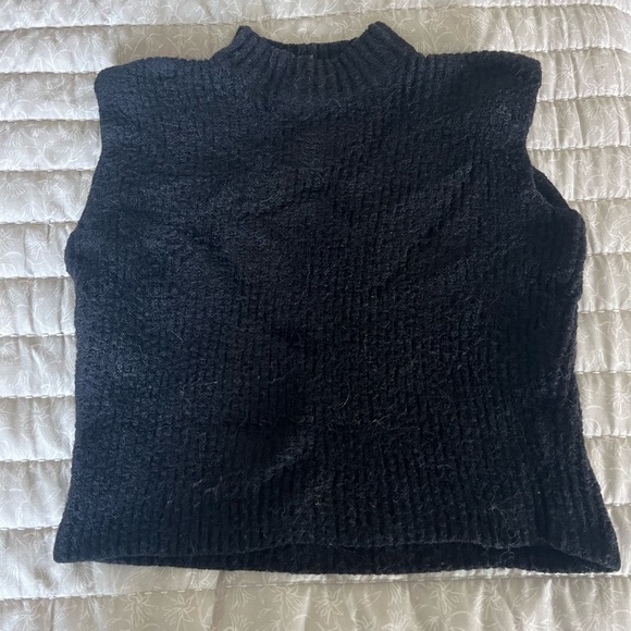 Old Navy Sleeveless Mock-Neck Eyelash Sweater for Women - Picture 4 of 7